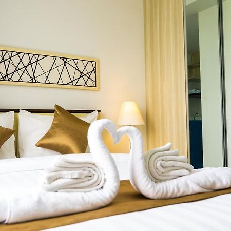 Azalea Suites Cikarang By Jayakarta Group Eksteriør billede