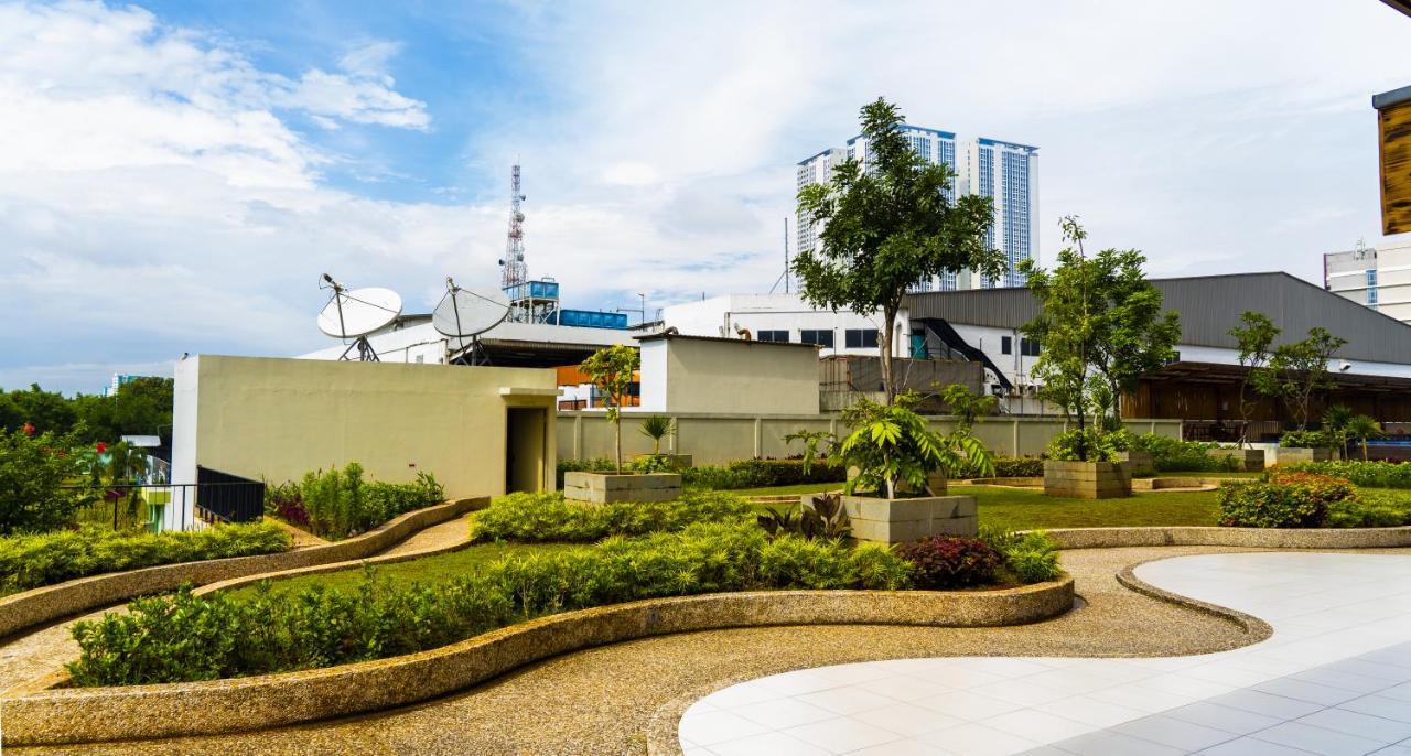 Azalea Suites Cikarang By Jayakarta Group Eksteriør billede