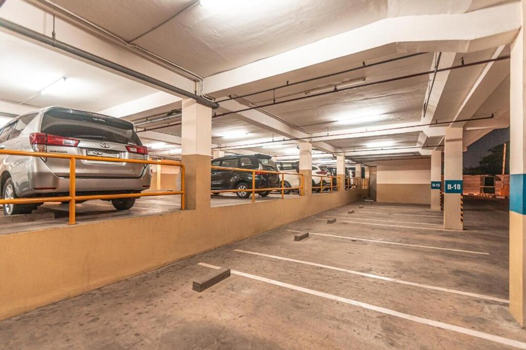 Azalea Suites Cikarang By Jayakarta Group Eksteriør billede